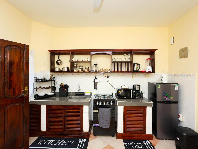 Cosy 1 BR with Swimming Pool & Garden & 25 Mins to Airport - C04 - image 6