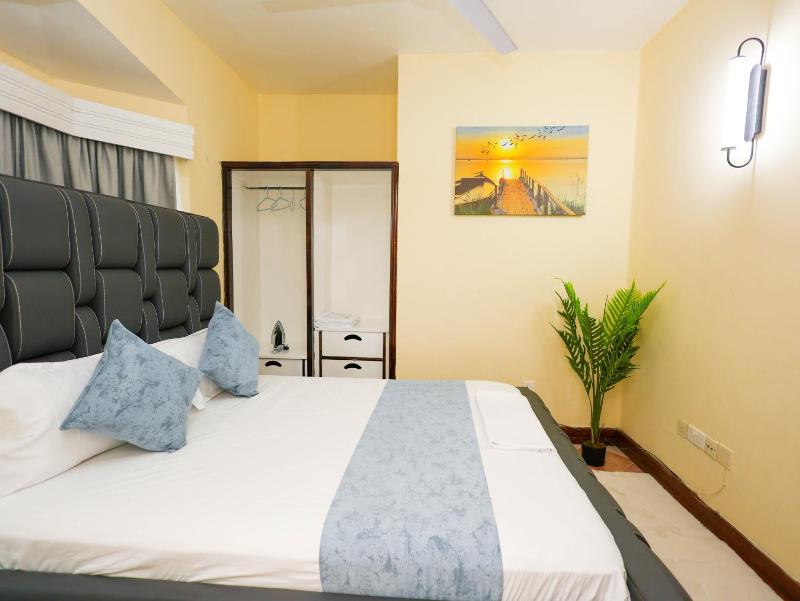 Cosy 1 BR with Swimming Pool & Garden & 25 Mins to Airport - C04 - image 12