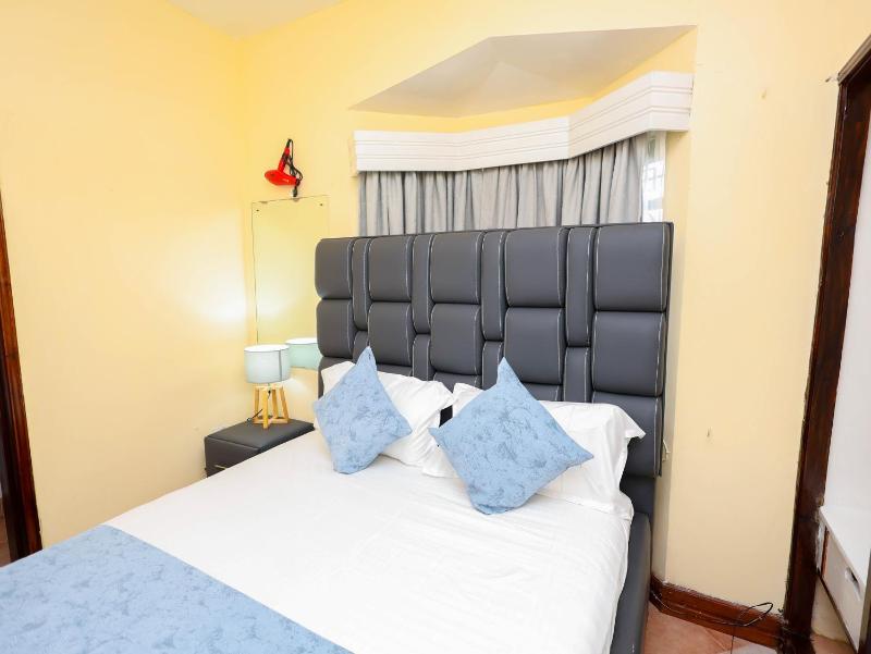Cosy 1 BR with Swimming Pool & Garden & 25 Mins to Airport - C04 - image 11