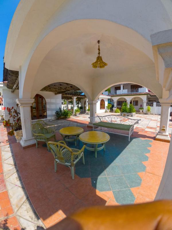 Cosy 1 BR with Swimming Pool & Garden & 25 Mins to Airport - C04 - image 14
