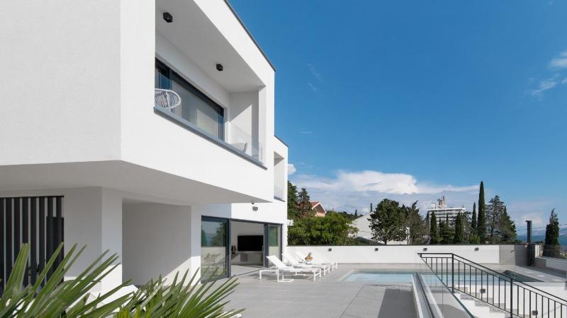 Luxury Holiday Villa with pool by Villas Guide - image 28