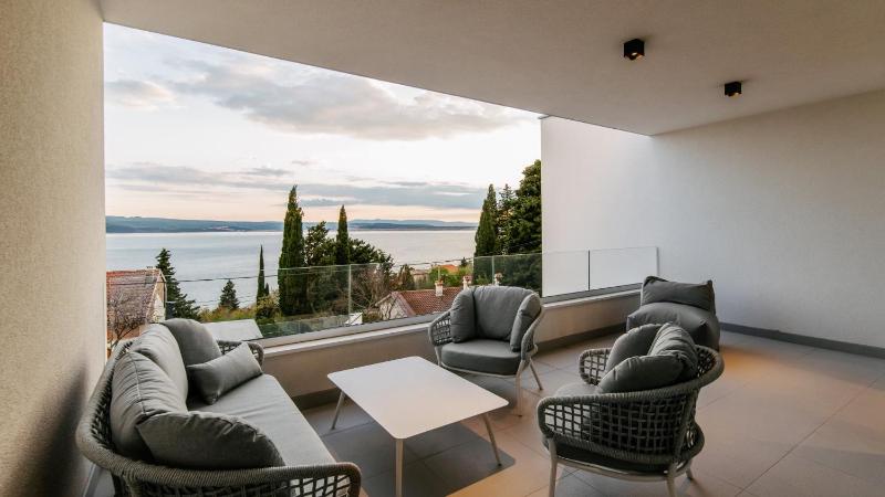 Luxury Holiday Villa with pool by Villas Guide - image 5