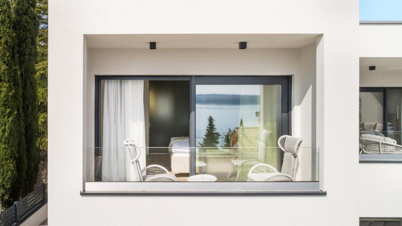 Luxury Holiday Villa with pool by Villas Guide - image 16