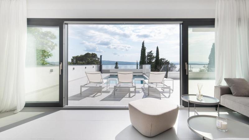 Luxury Holiday Villa with pool by Villas Guide - image 14