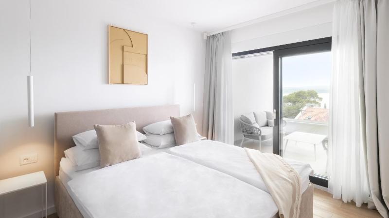 Luxury Holiday Villa with pool by Villas Guide - image 19