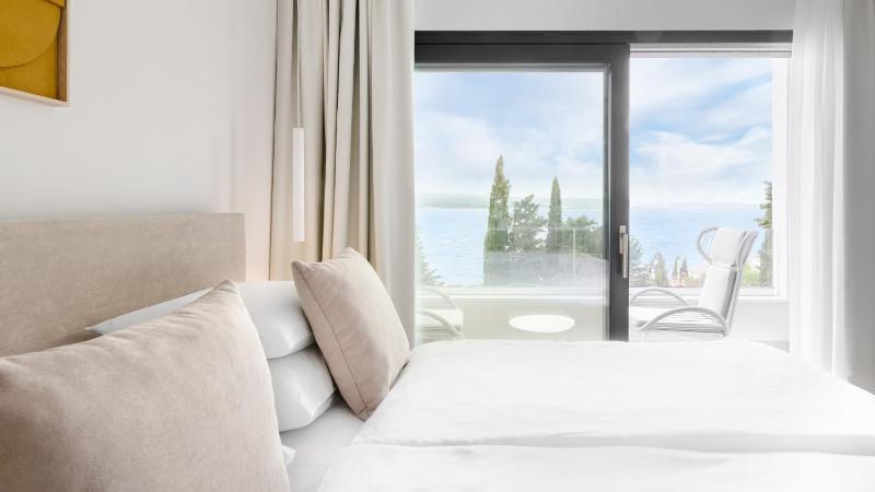 Luxury Holiday Villa with pool by Villas Guide - image 21
