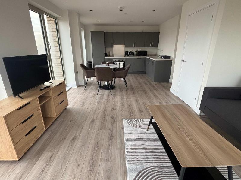 Chic Urban Living- New 2Bed2Bath Apartment in City - image 8