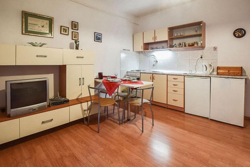 Apartments Derado - image 9