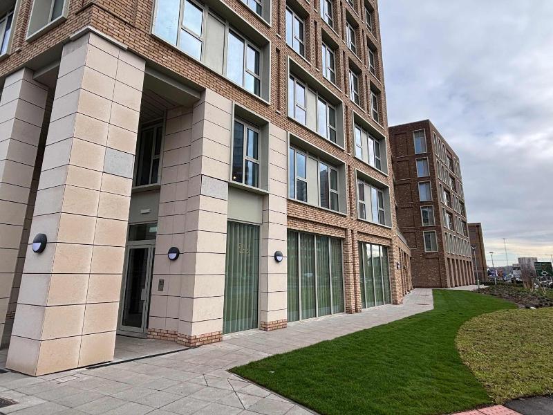 Chic Urban Living- New 2Bed2Bath Apartment in City - image 10