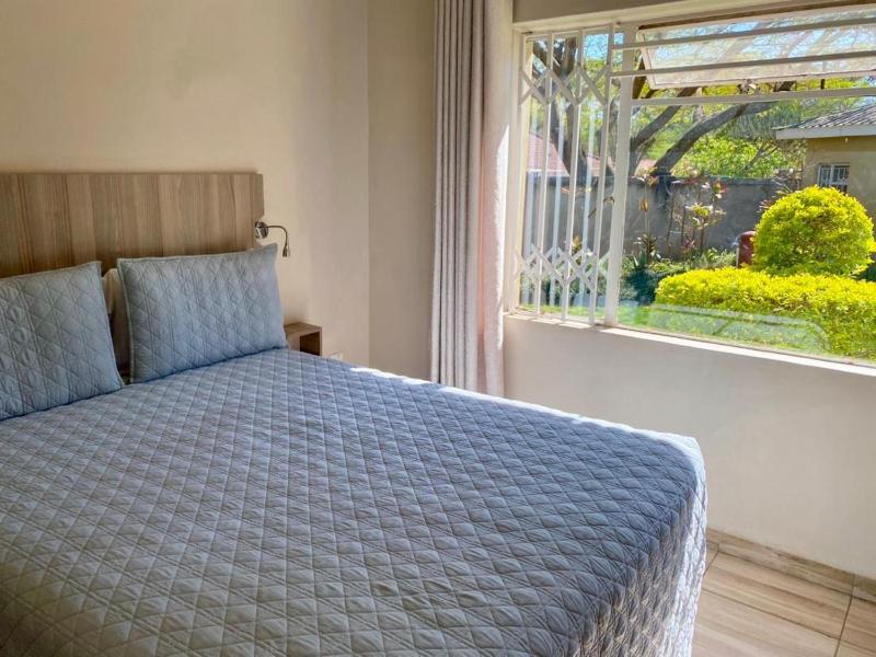2 bedroomed apartment with en-suite and kitchenette - 2065 - image 2