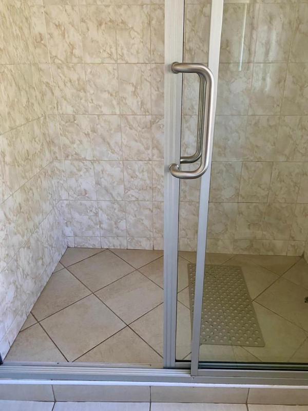 2 bedroomed apartment with en-suite and kitchenette - 2065 - image 15