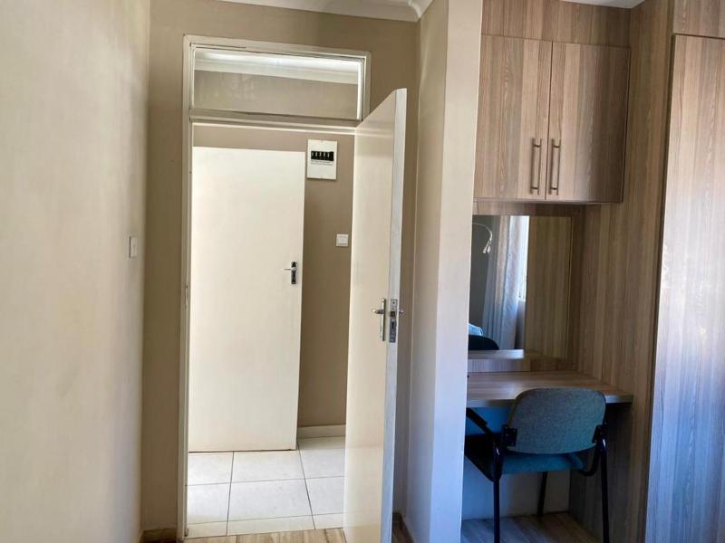 2 bedroomed apartment with en-suite and kitchenette - 2065 - image 11