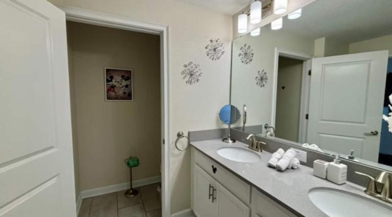 Modern Oasis at Storey Lake w 4BR & Heated Pool - image 7
