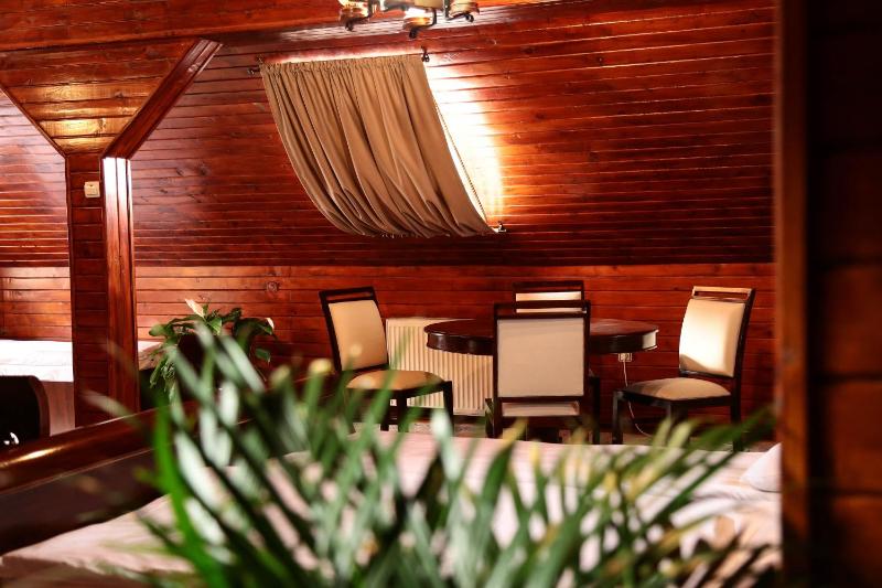 Deluxe Suite with Sauna & Jacuzzi image 3