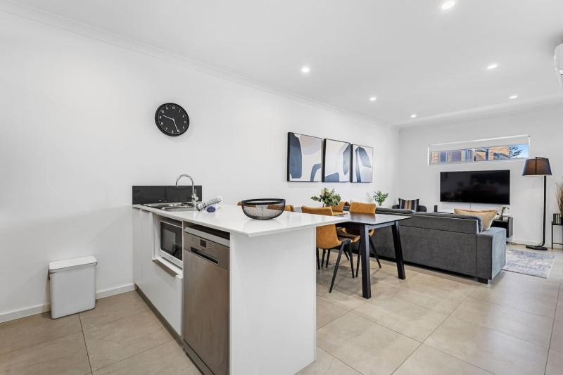 Ocean View Pad in Scarborough - image 14