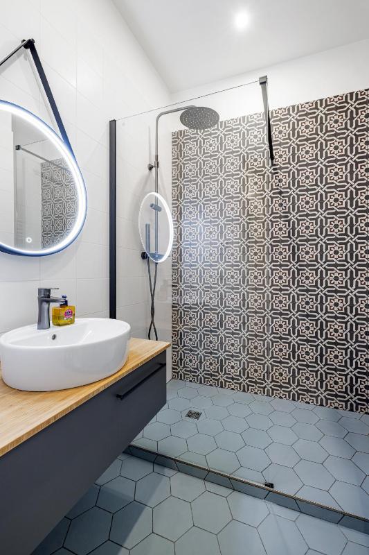 Nice Renting - AMOUR - Haussmann Luxury Sea Balcony Free Parking - image 2