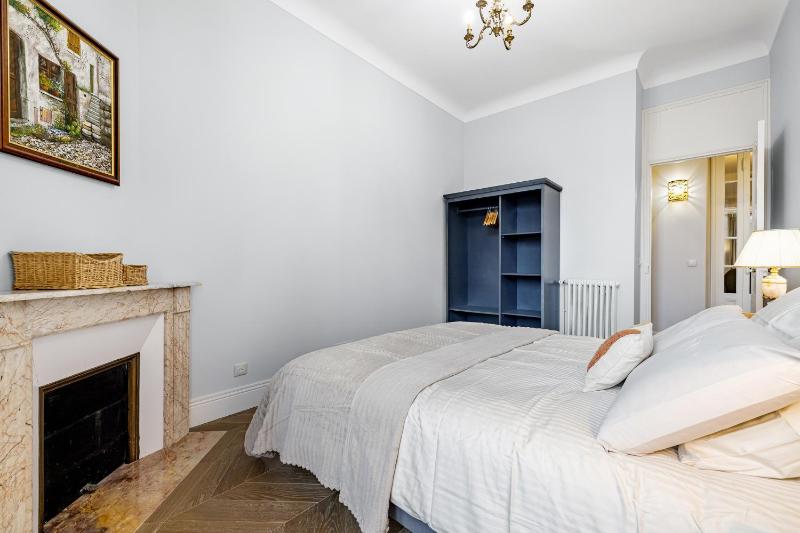 Nice Renting - AMOUR - Haussmann Luxury Sea Balcony Free Parking - image 5
