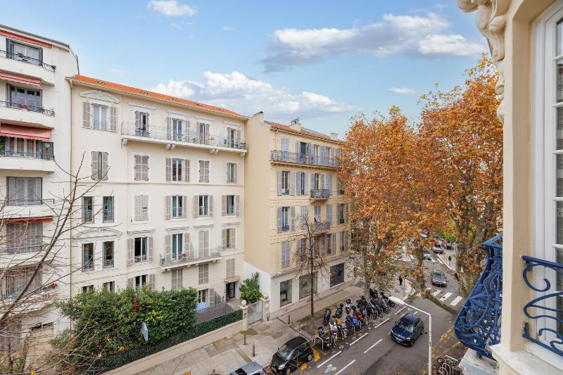 Nice Renting - AMOUR - Haussmann Luxury Sea Balcony Free Parking - image 16