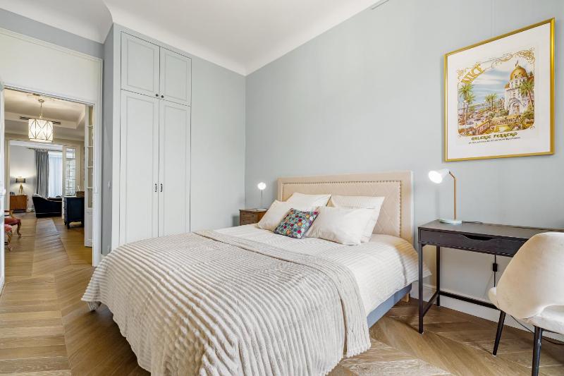 Nice Renting - AMOUR - Haussmann Luxury Sea Balcony Free Parking - image 9