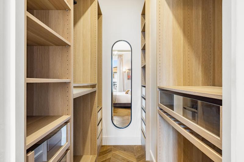 Nice Renting - AMOUR - Haussmann Luxury Sea Balcony Free Parking - image 3
