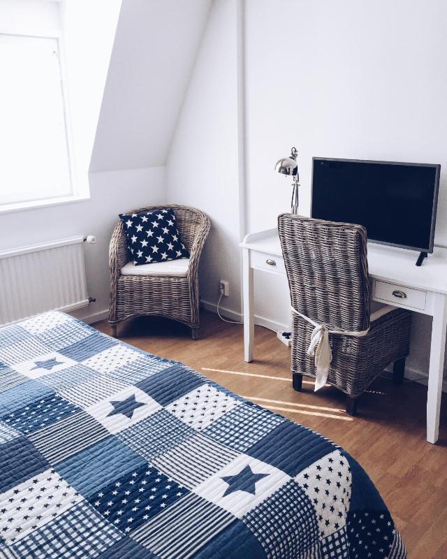 Double Room with Shared Bathroom image 1