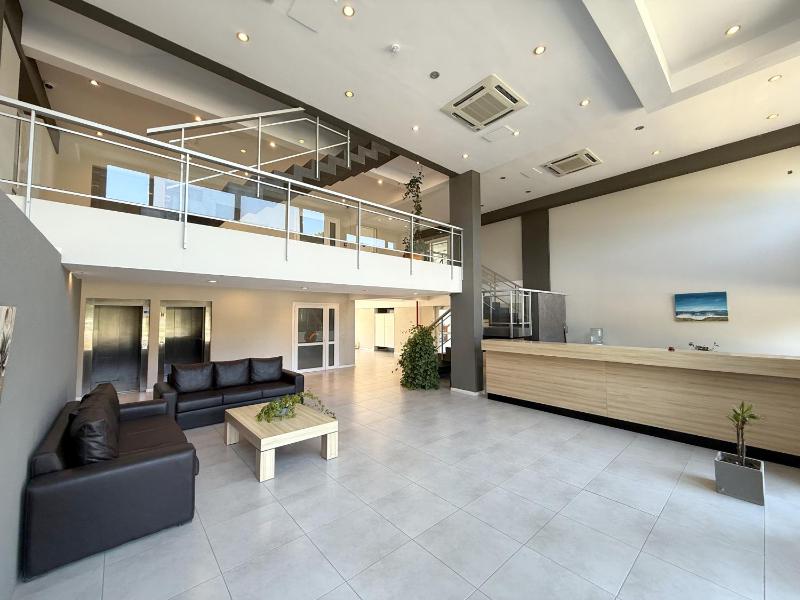 Departamento con Pileta Climatizada y Cochera en Pinamar - image 13