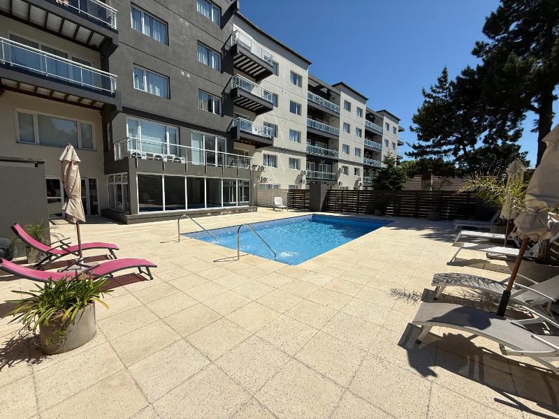 Departamento con Pileta Climatizada y Cochera en Pinamar - image 17