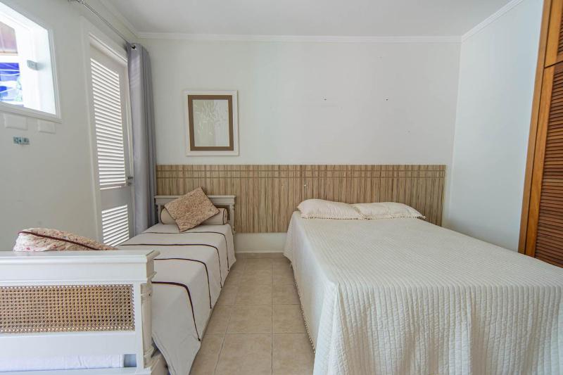 Incrível e Ampla Casa a 200m da Praia da Enseada - image 11
