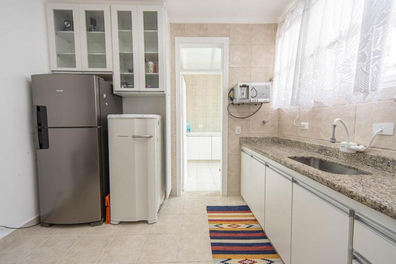 Incrível e Ampla Casa a 200m da Praia da Enseada - image 15
