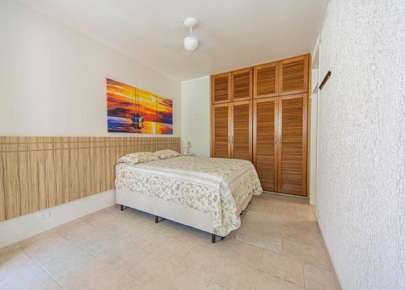 Incrível e Ampla Casa a 200m da Praia da Enseada - image 8
