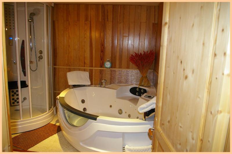 Deluxe Double Room image 1