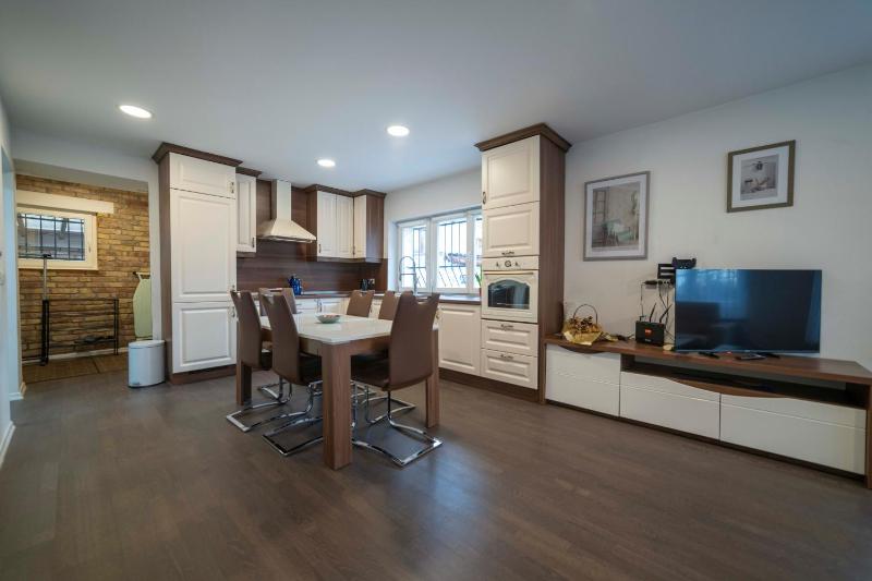 Legend Suites - image 6