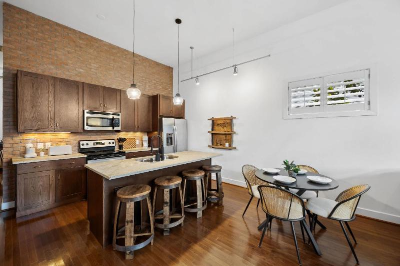 Urban Bourbon Escape - Downtown Louisville Getaway - image 16