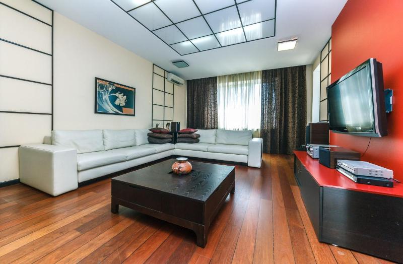 Modern Central Kyiv Apartment with City View - image 8
