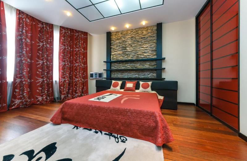 Modern Central Kyiv Apartment with City View - image 13