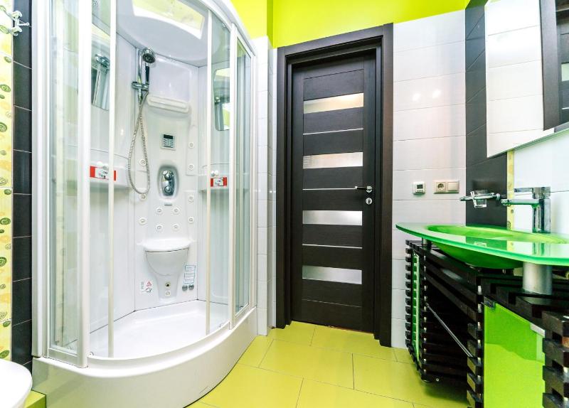 Modern Central Kyiv Apartment with City View - image 2