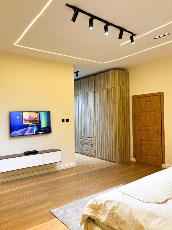 The lux place - image 9