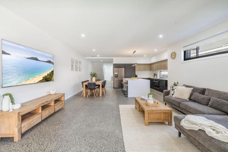 Summer Dayz Shoal Bay 21B Tomaree Rd - ducted air and WiFi - image 18