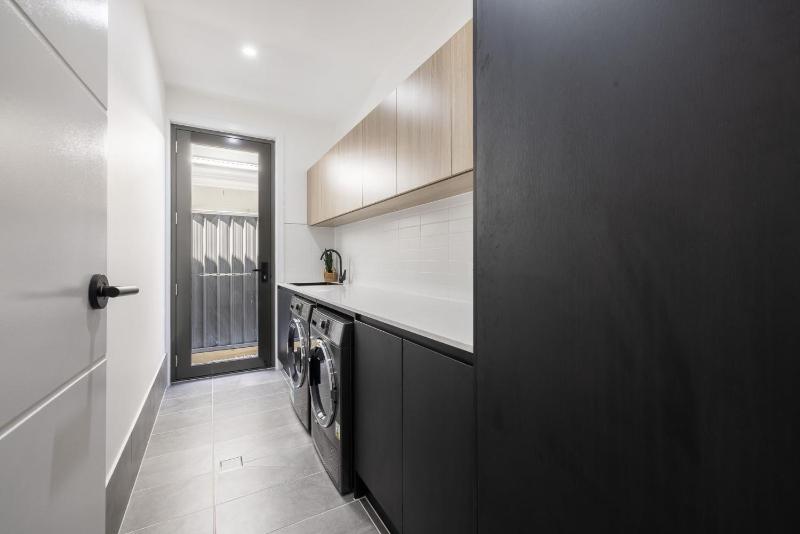 Summer Dayz Shoal Bay 21B Tomaree Rd - ducted air and WiFi - image 39
