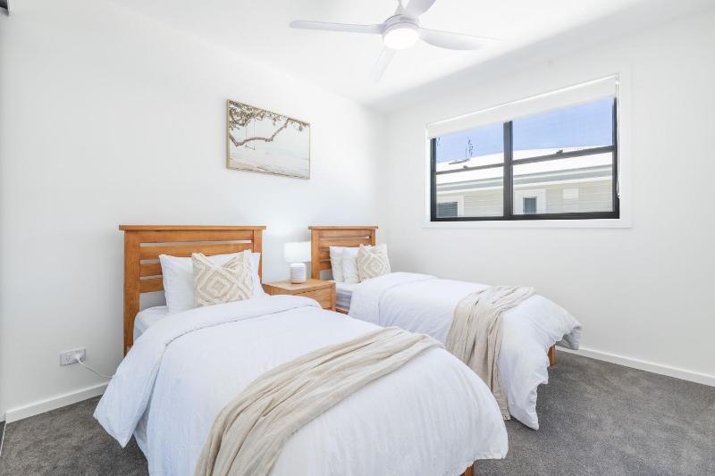 Summer Dayz Shoal Bay 21B Tomaree Rd - ducted air and WiFi - image 17