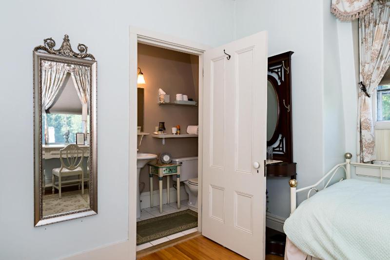 Vivienne Room image 2