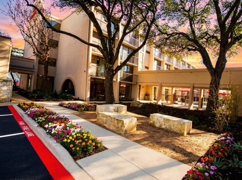 Ramada by Wyndham Austin South - image 13