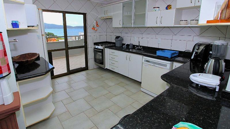 1027 - Cobertura duplex com piscina em Bombinhas - image 27