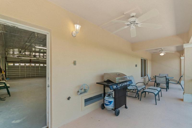 Ft Myers Beach Escape Walk to Beach Pool Spa - image 18
