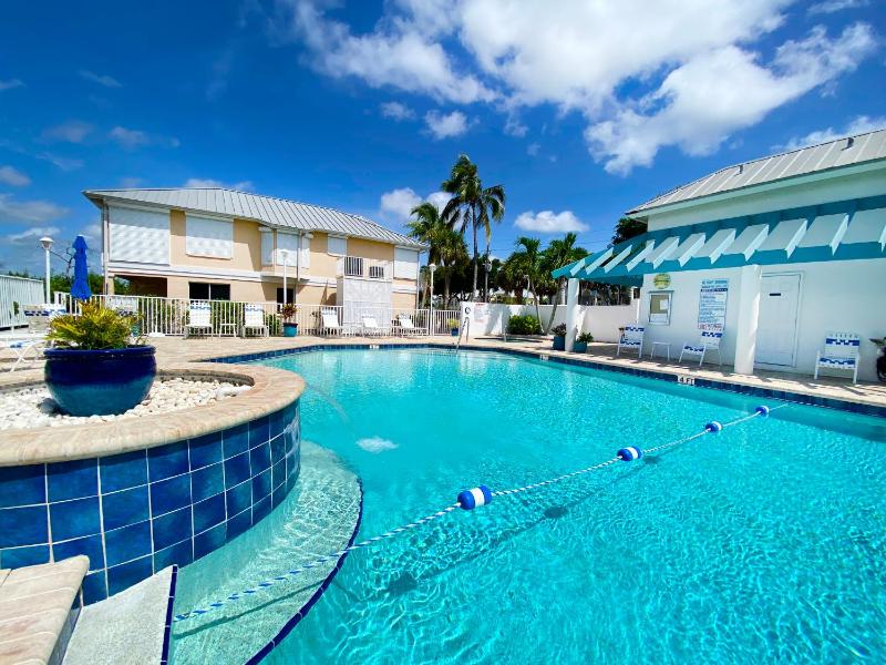 Ft Myers Beach Escape Walk to Beach Pool Spa - image 13