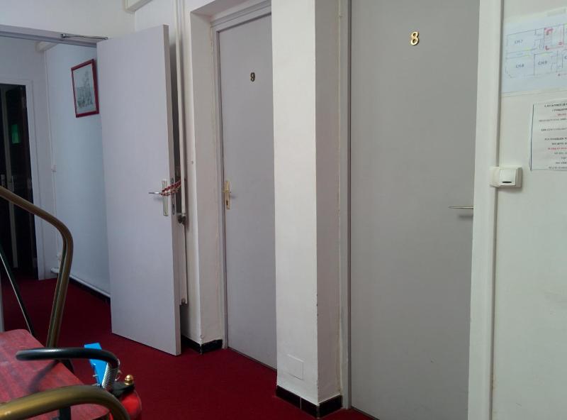 Single Room image 3
