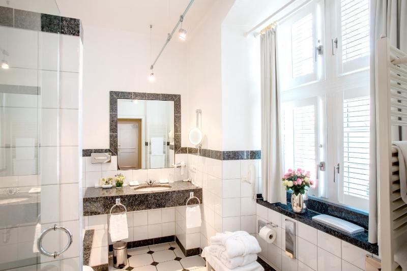 Superior Double Room image 3