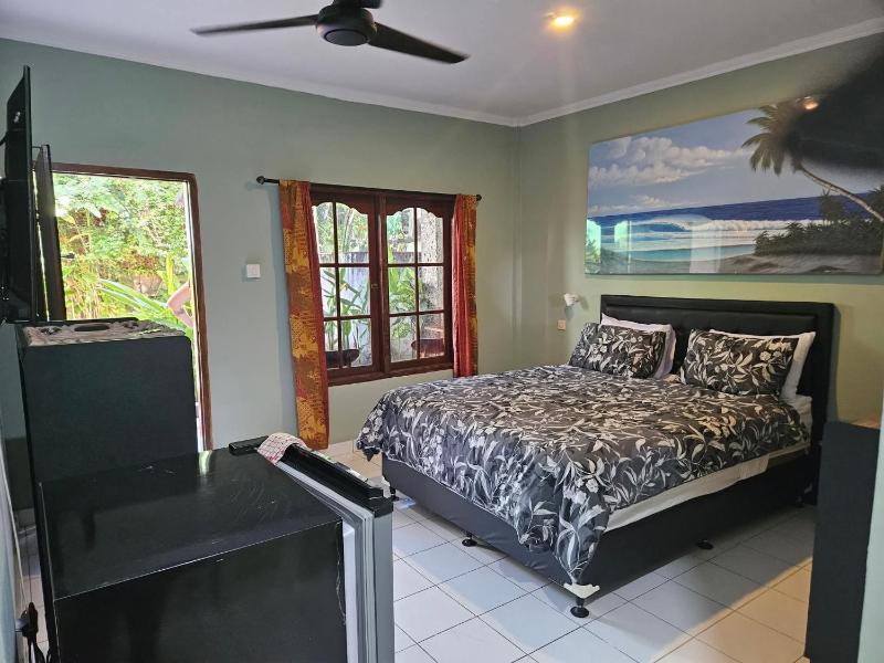 Jimmy's Hideaway at Mulia Cottages - image 7
