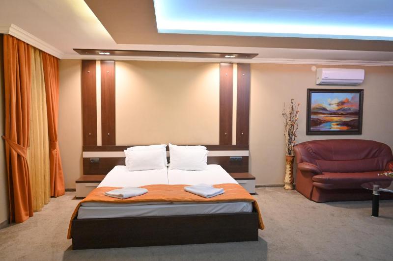 Hotel Rothmans-Breakfast - Free parking - Lobby - image 16