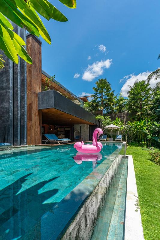 Villa Sandro - 3BR Escape Lush Jungle Views & Pool - image 12